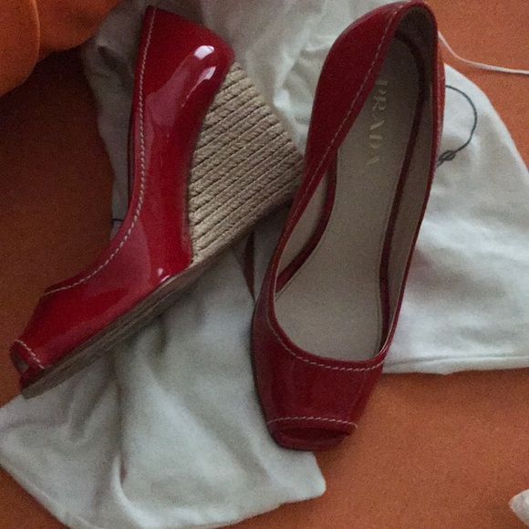 Authentic Prada red patent peep toe espadrille - Picture 1 of 6